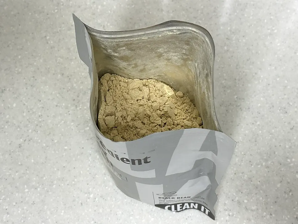 Label details on the Cleanit Black Bean package