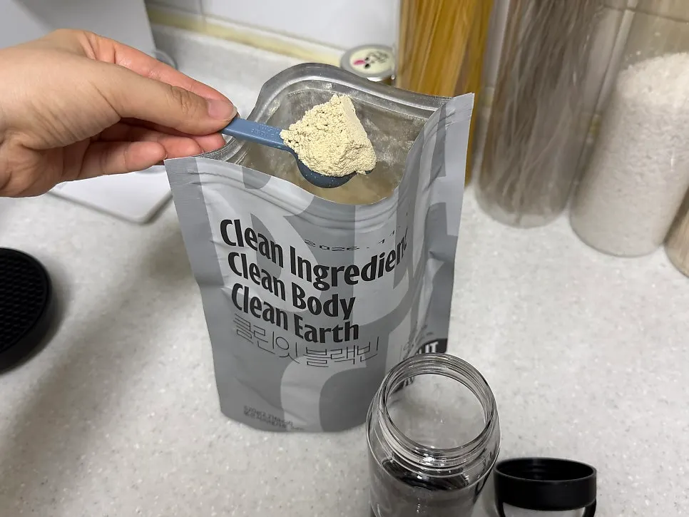 Label showing 34% Korean black soybean powder content