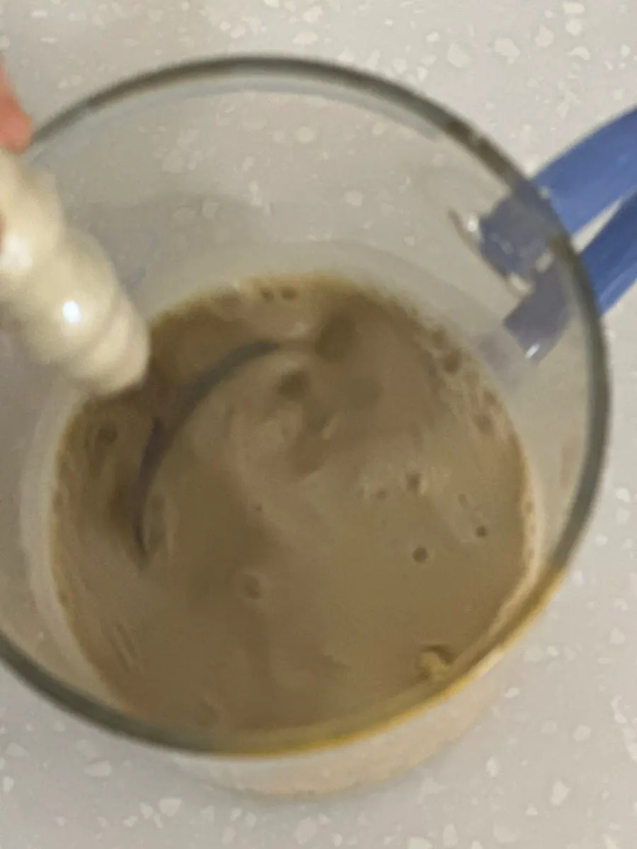 A 40g portion of black soybean powder measured on a scale