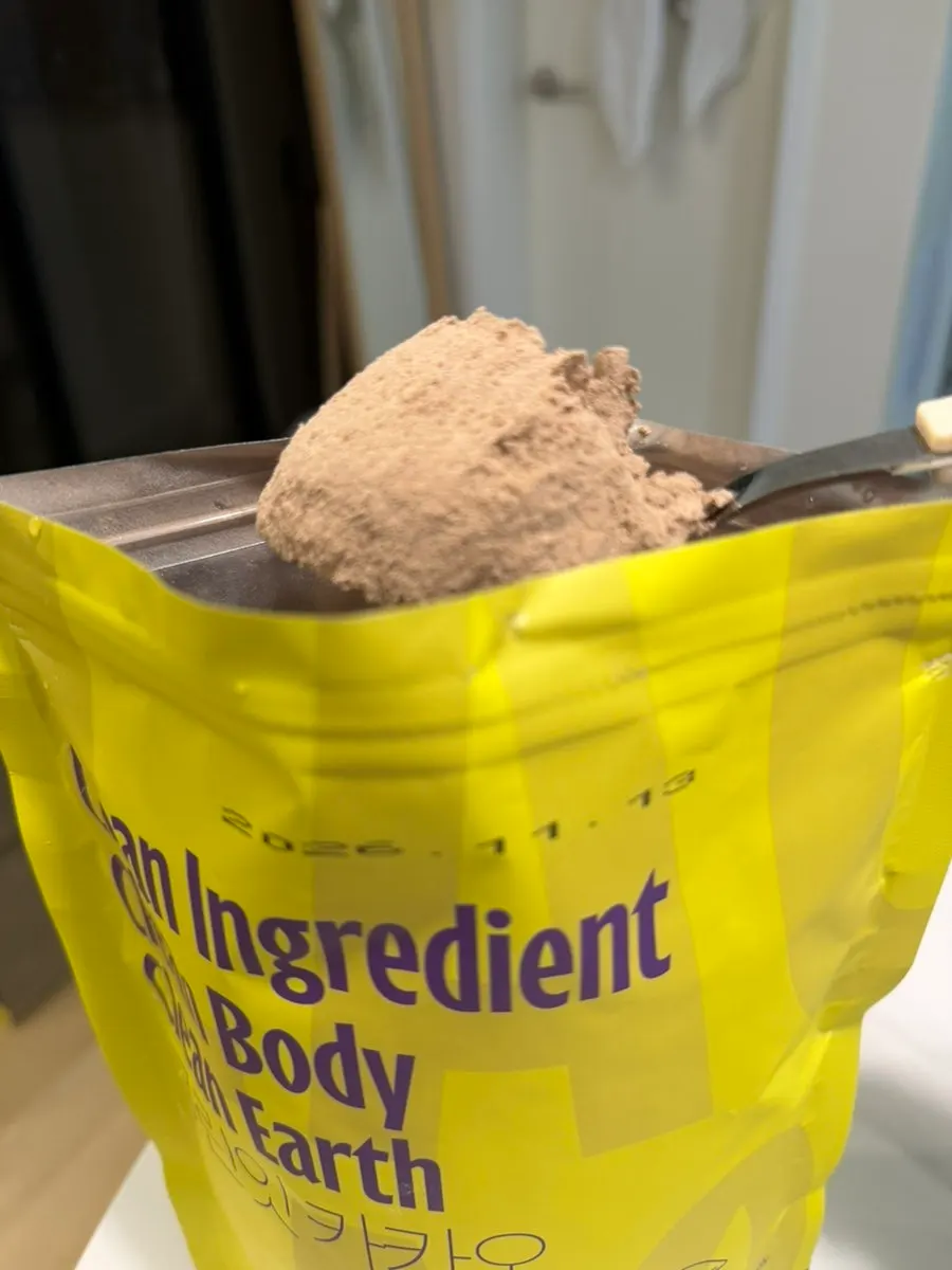 Cleanit Cacao powder poured into a cup