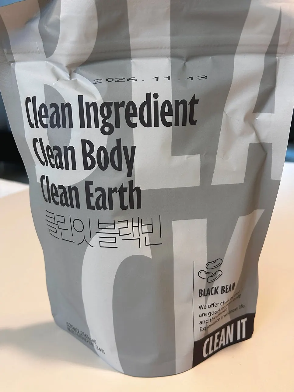 Product packaging explaining black soybean, brewer's yeast and biotin content
