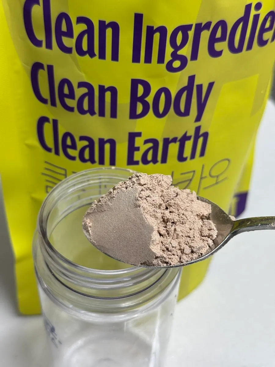 Preparing a protein shake for breakfast