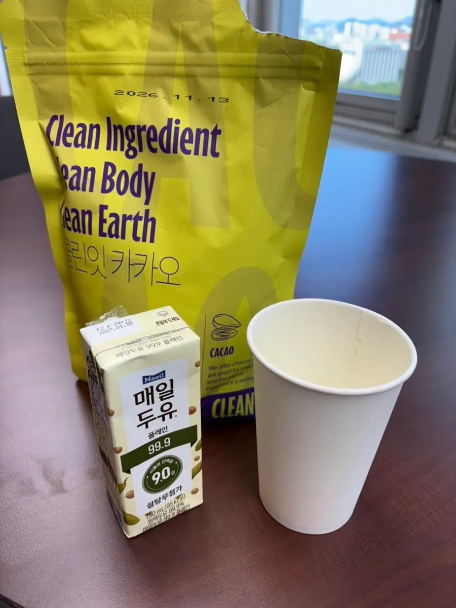 Cocoa-flavored protein shake in a cup