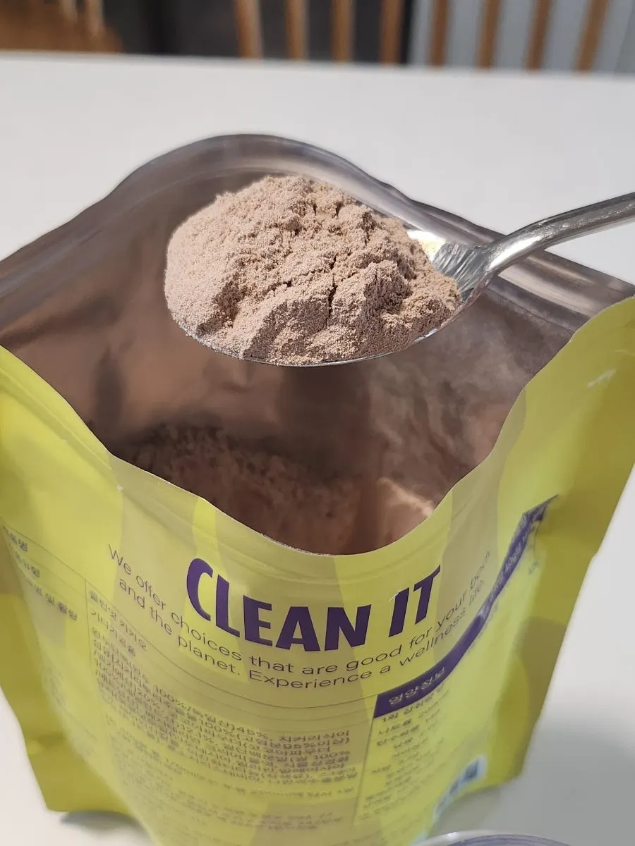 Protein shake pouch for sealed storage
