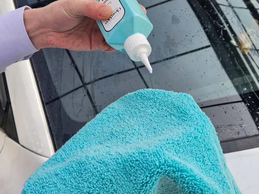 Glass that was not satisfying even after cleaning with glass cleaner