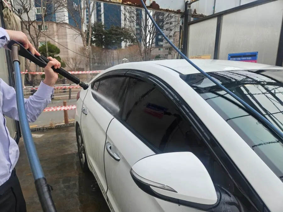 AutoGrooming product presented for vehicle and bathroom glass