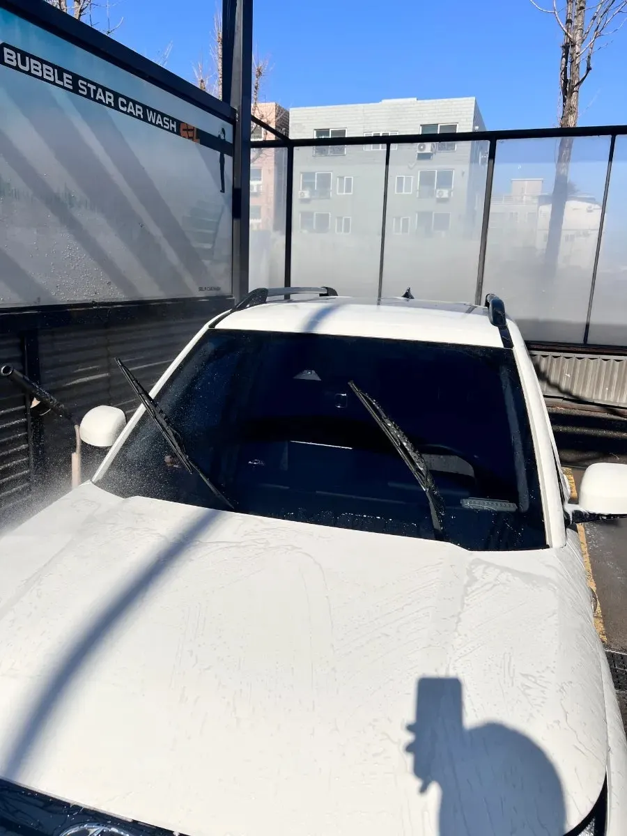 Car glass oil-film remover used for glass care after washing
