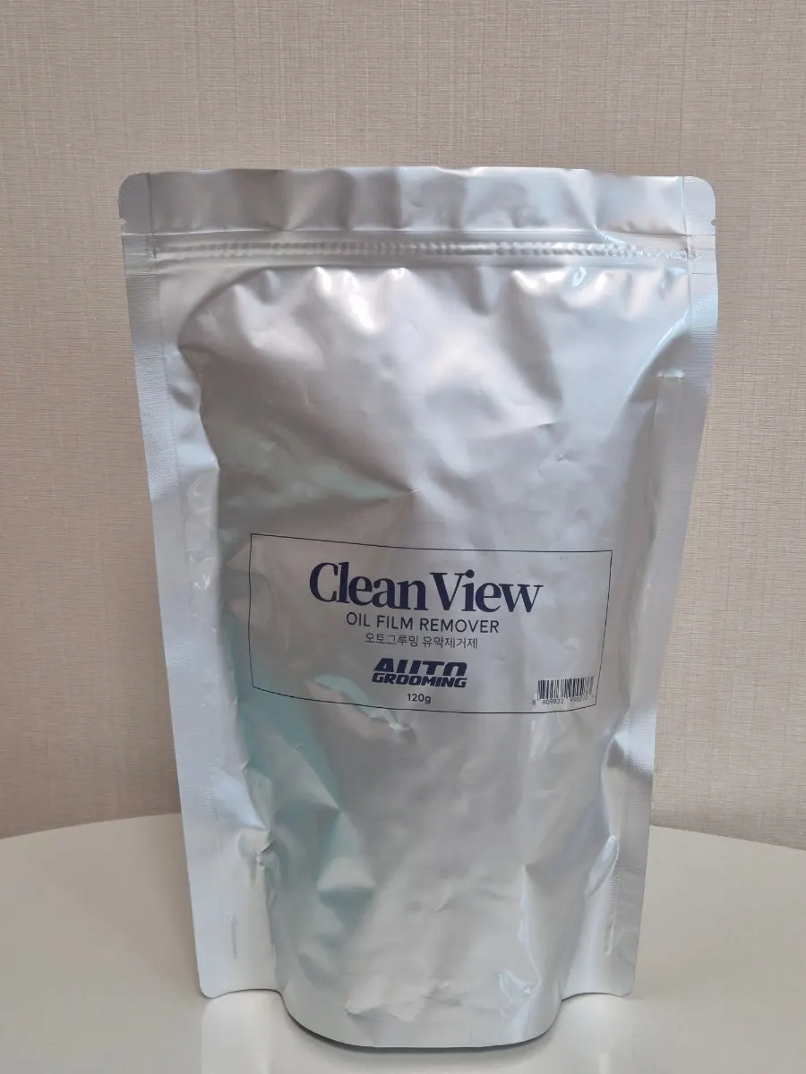 CleanView oil film remover supplied with a work towel
