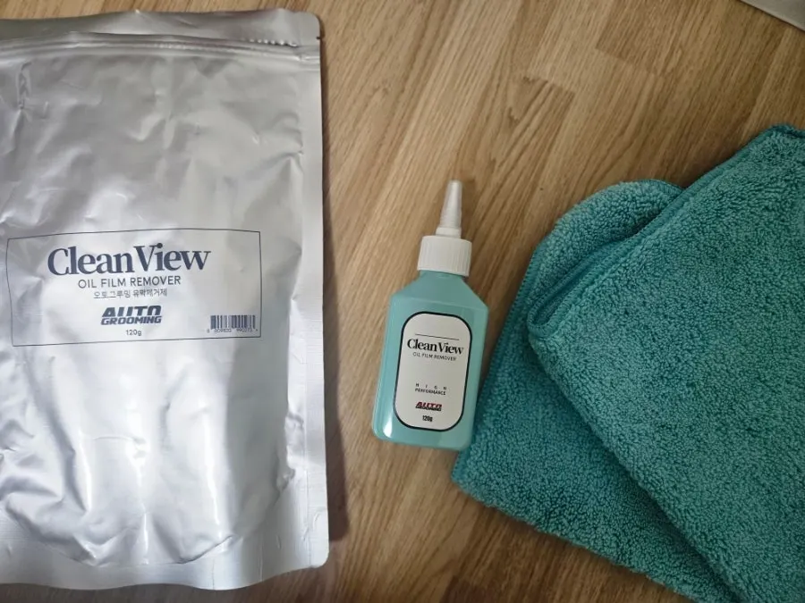 Packaging for the delivered Clean View car oil-film remover