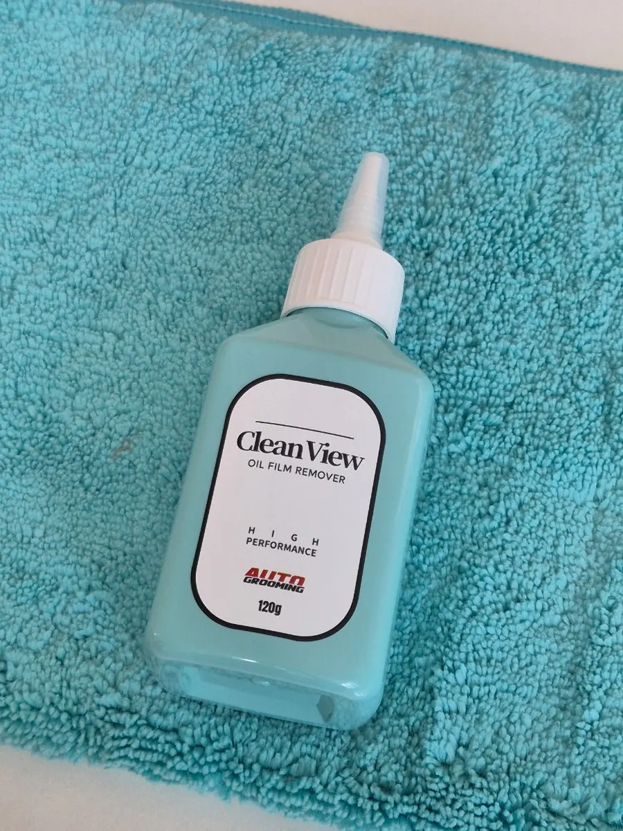 CleanView oil film remover packed in an individual pouch