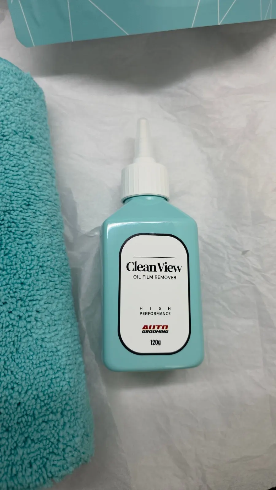 Microfiber towel provided with AutoGrooming Oil Film Remover