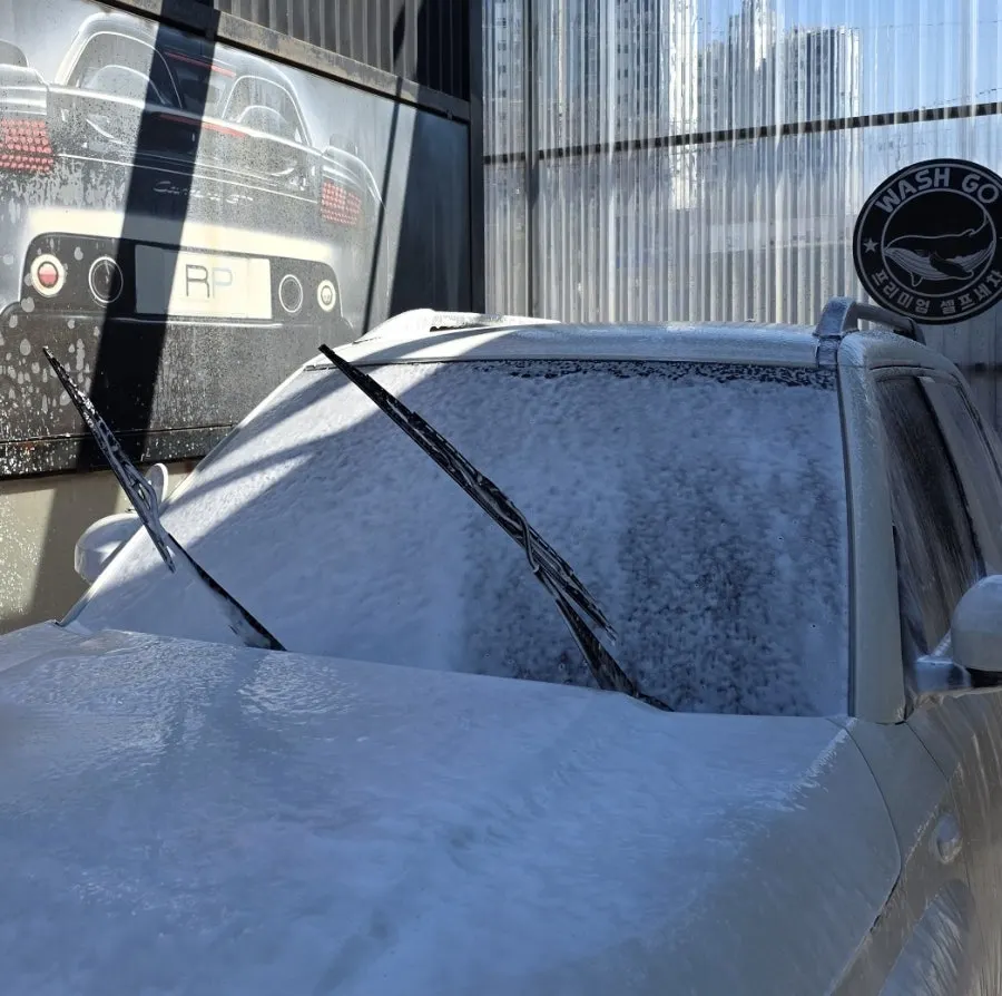 Cleaning the car glass surface before oil film removal