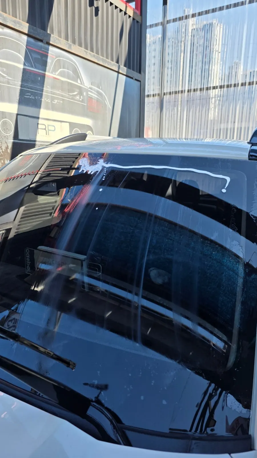 Washing the car with foam before oil film removal