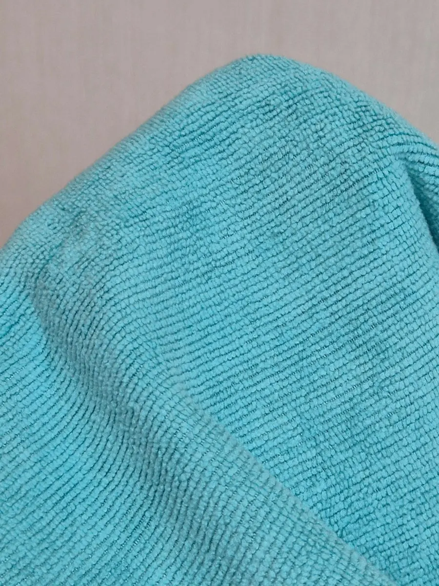 Thick towel used for oil film removal