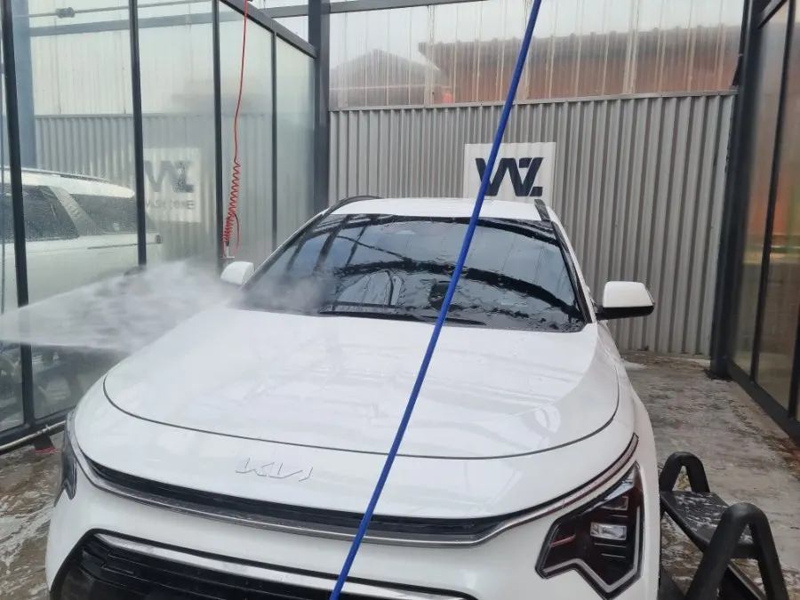 Windshield condition checked after oil-film removal on one section