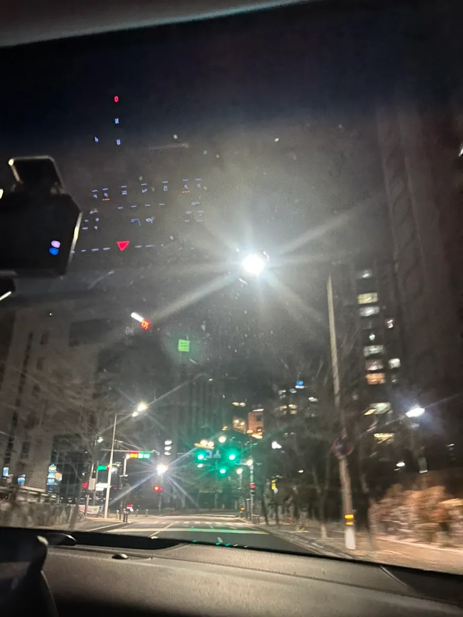 유막 제거 전 얼룩과 뿌연 느낌이 있던 앞유리