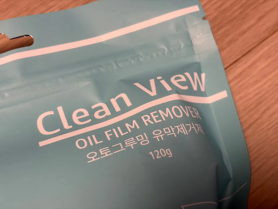 Oil-film remover used for glass care during a car wash