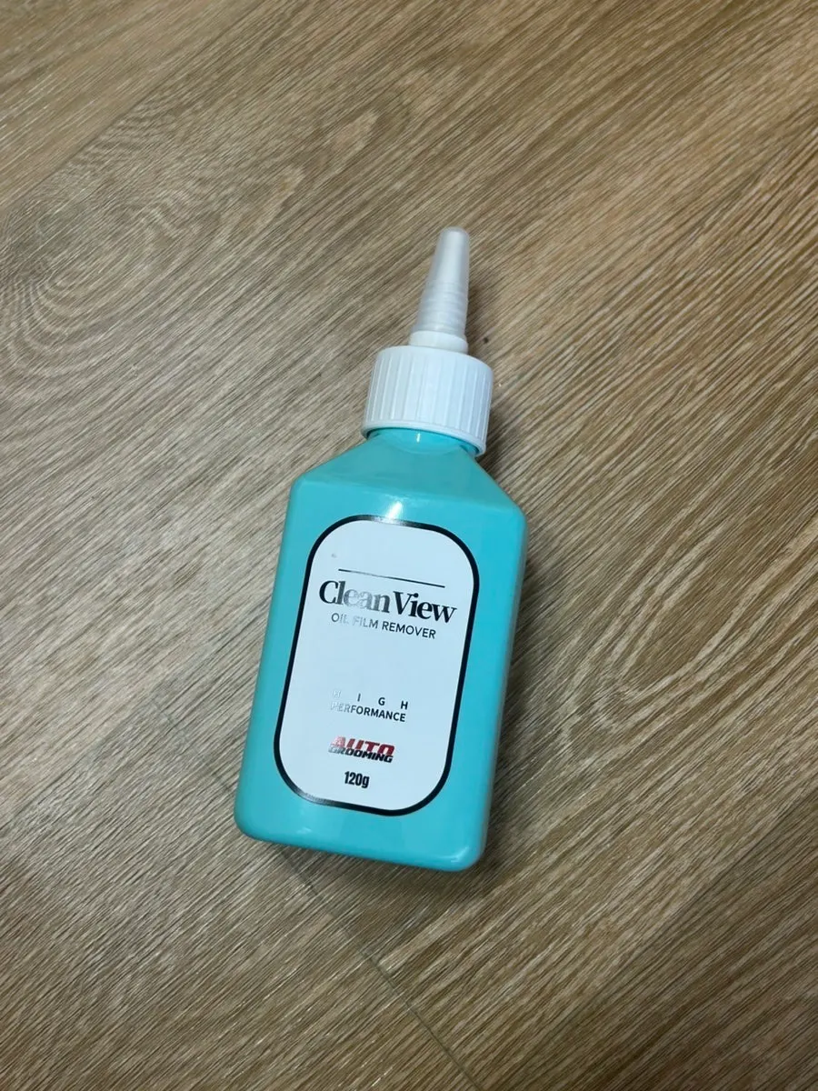 AutoGrooming oil-film remover and towel inside the package