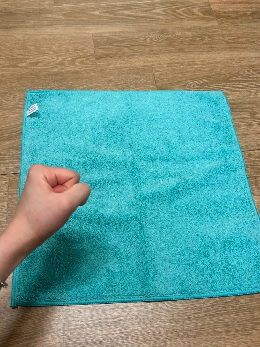 Towel included with AutoGrooming Car Glass Oil-Film Remover