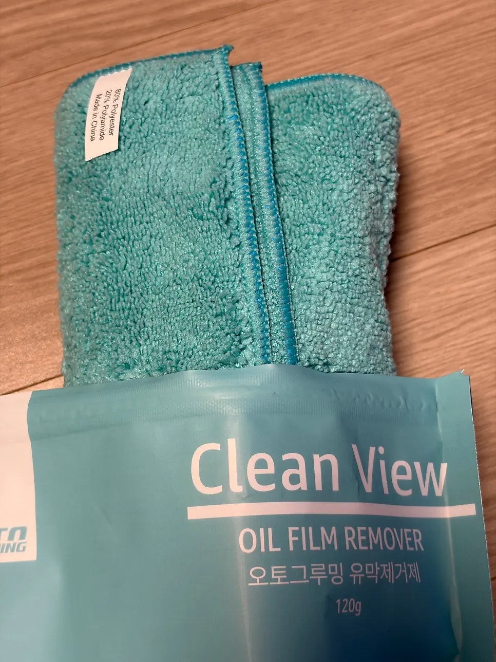 Using AutoGrooming oil-film remover on car glass