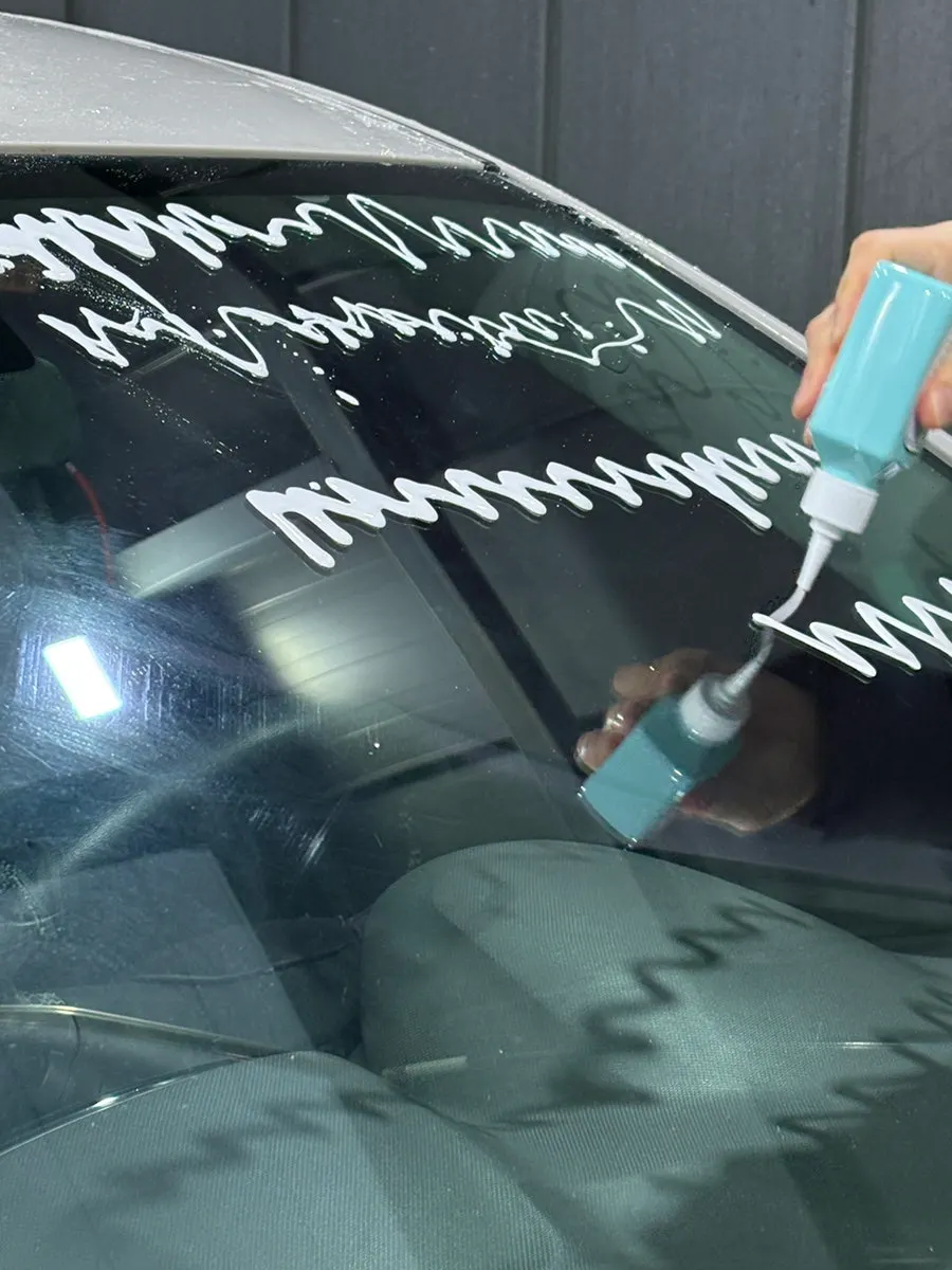 Process of cleaning the surface of a car window with AutoGrooming