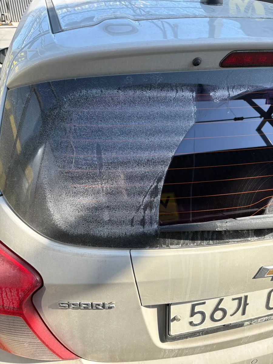 Car window before using AutoGrooming oil film remover