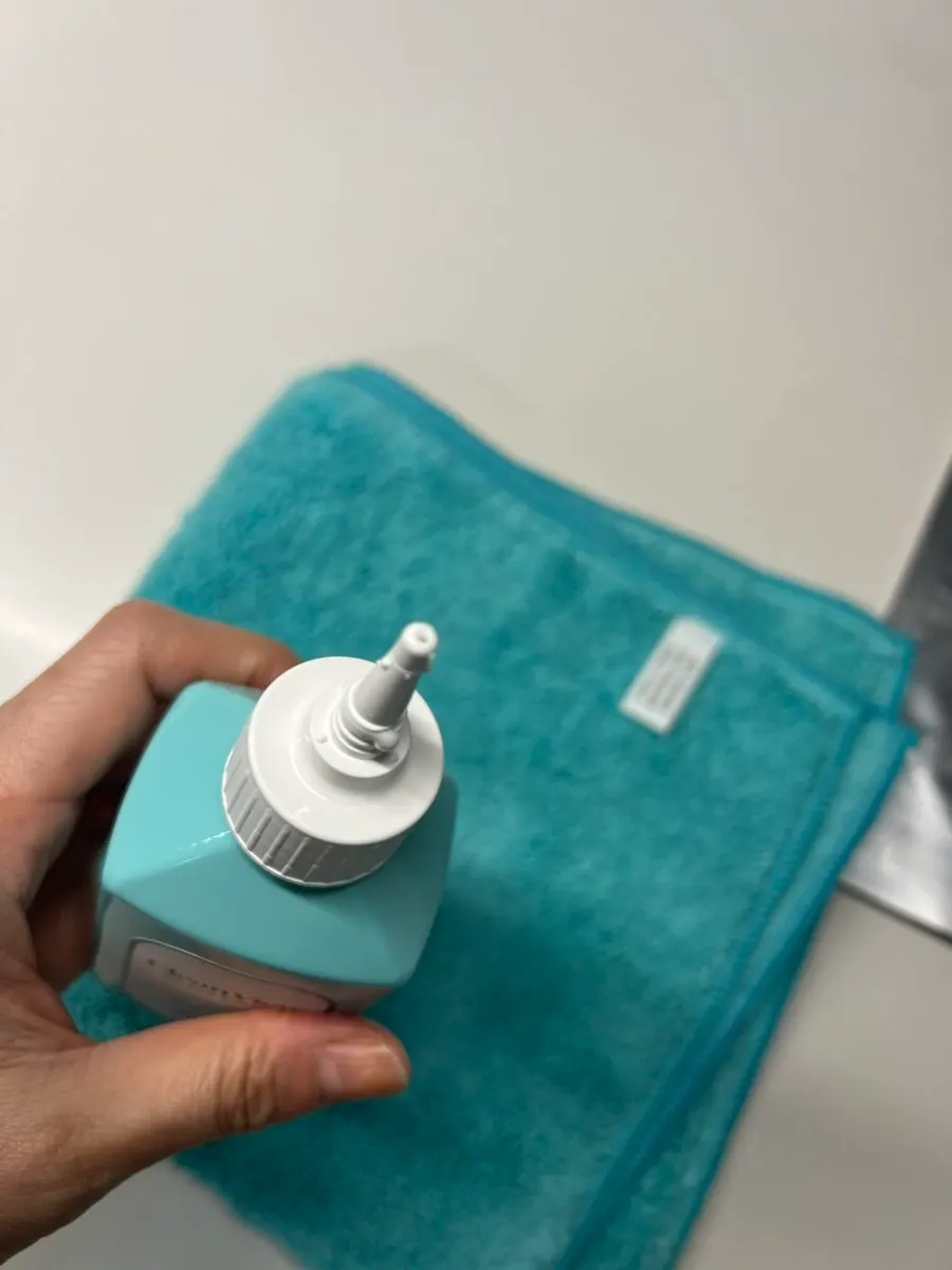 AutoGrooming used to remove scale from shower-booth glass