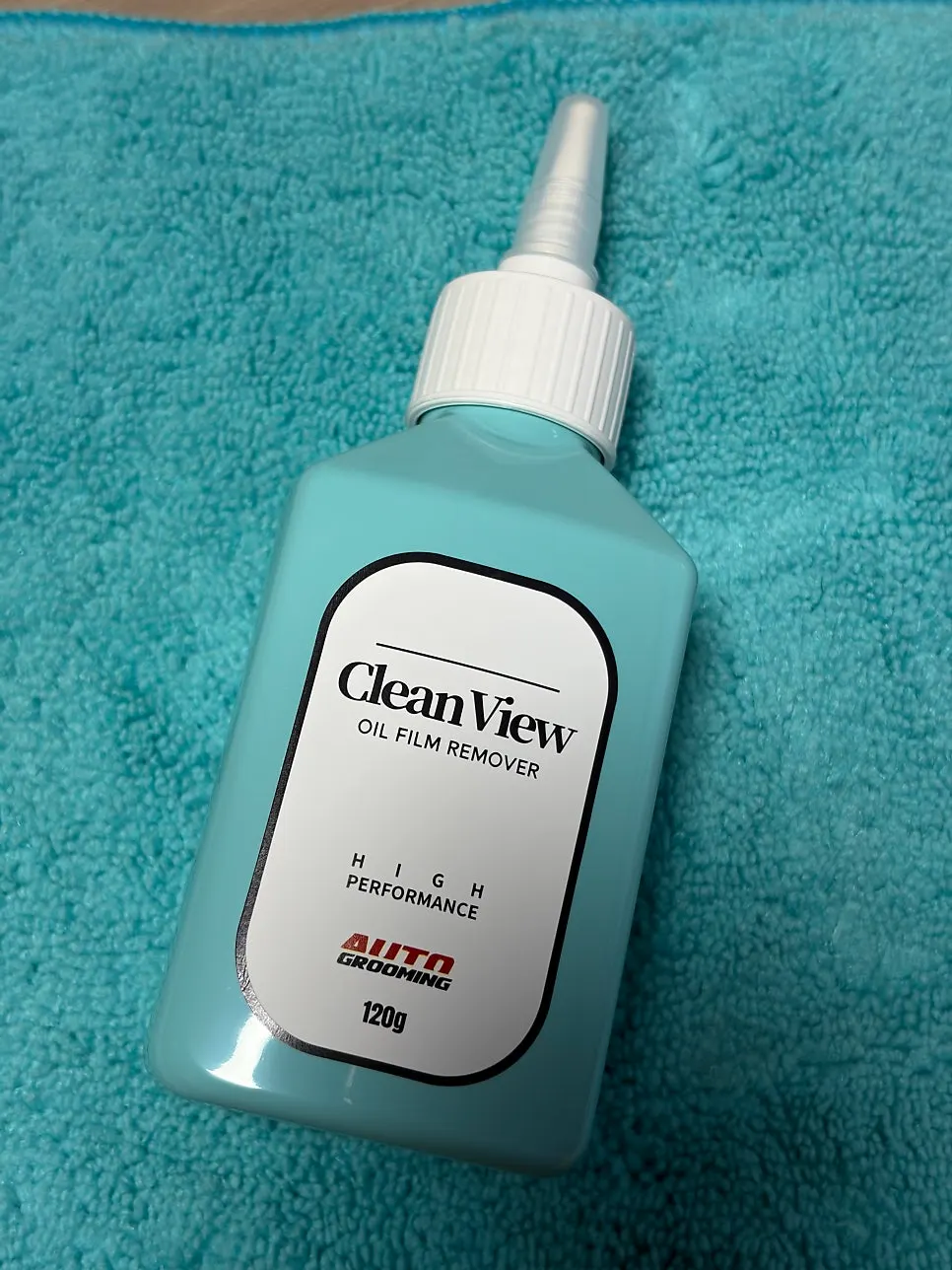 Oil-film remover used for car and bathroom glass care