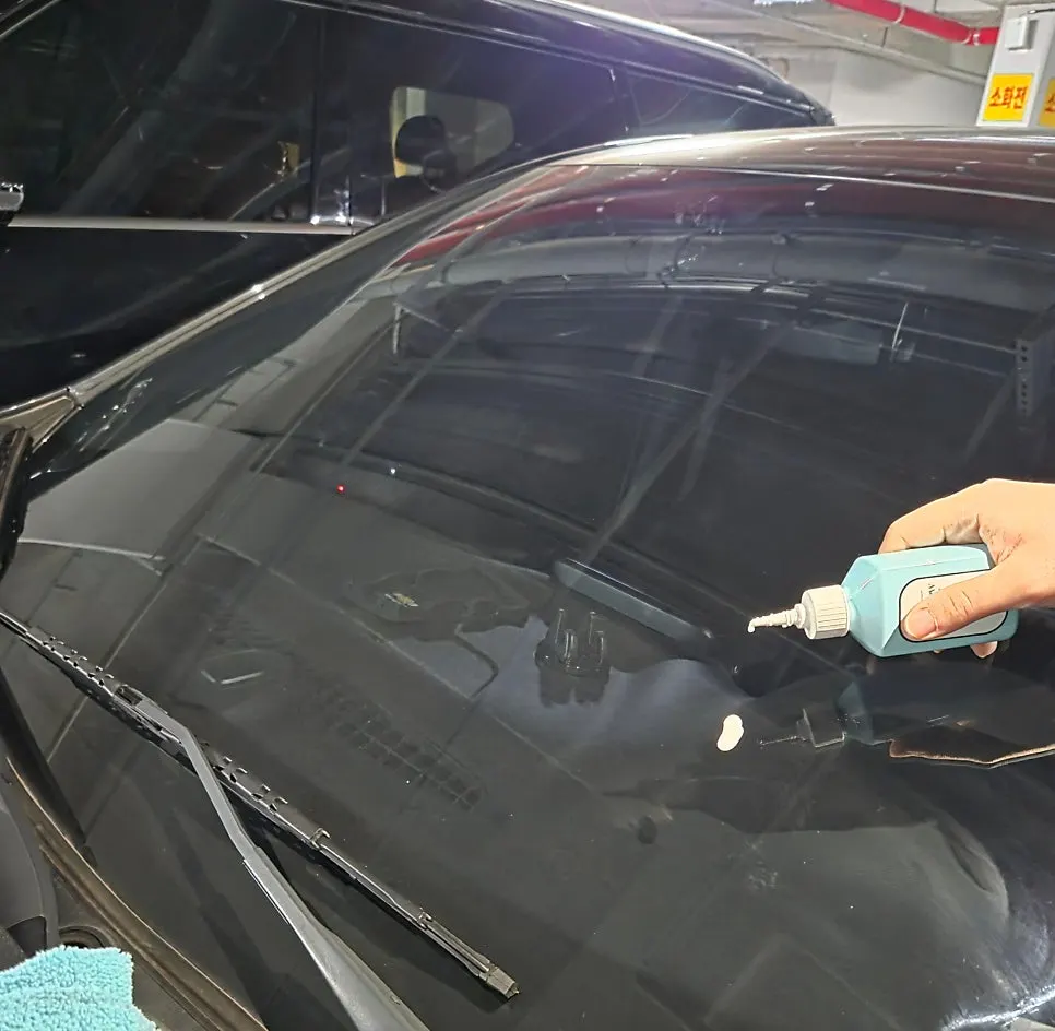 AutoGrooming used for car washing and bathroom glass cleaning