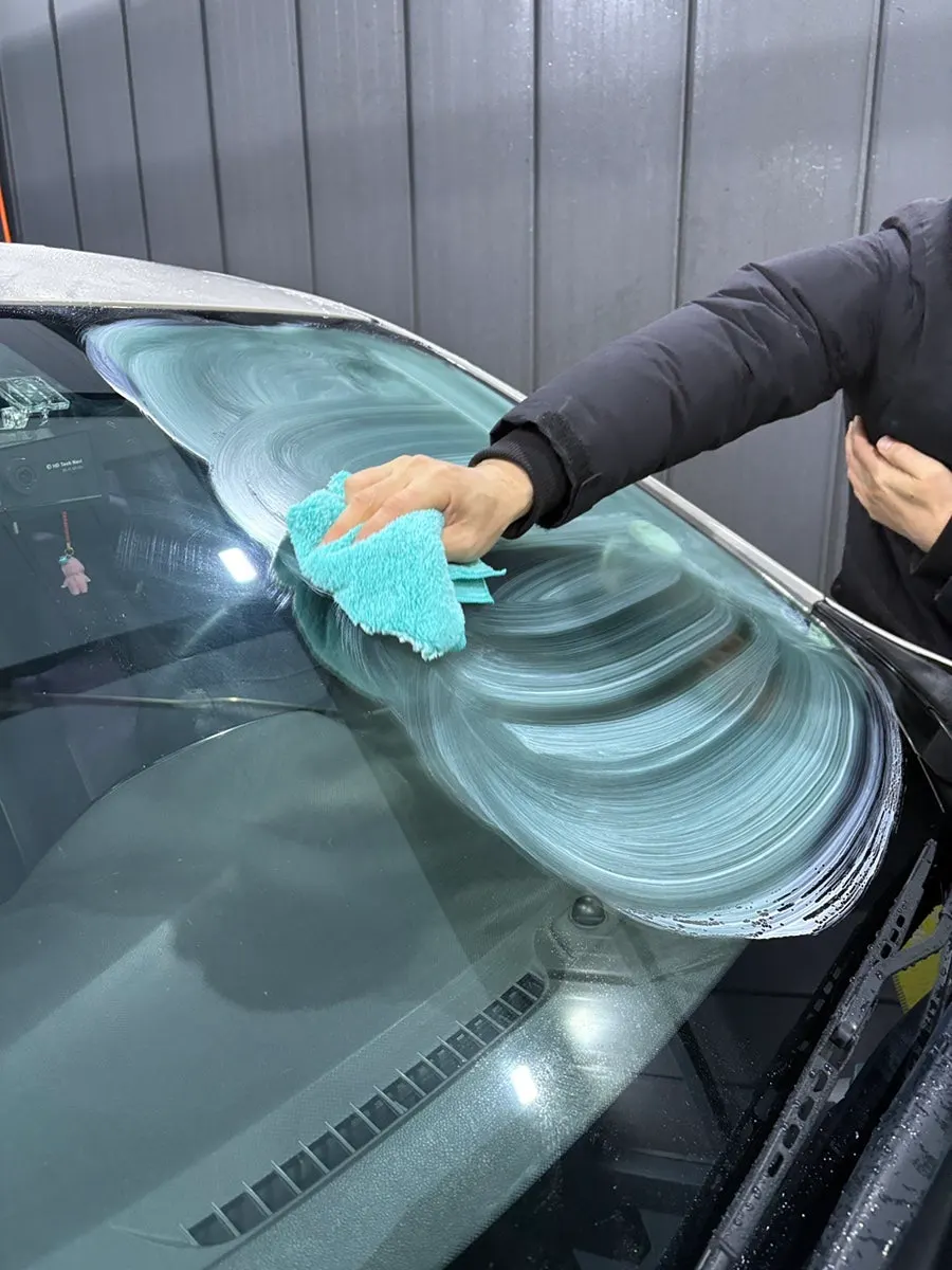 Car window documenting its condition before oil-film removal