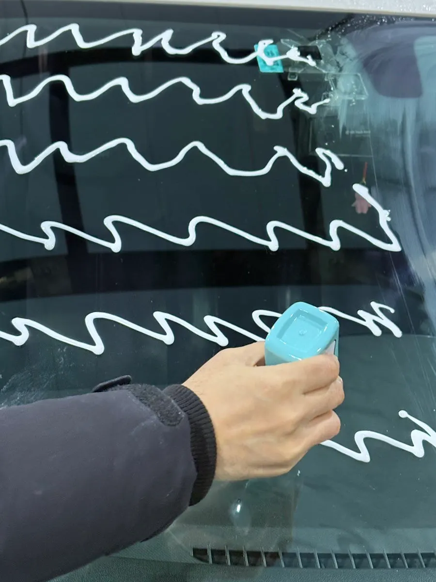 Car glass surface after completing oil-film removal