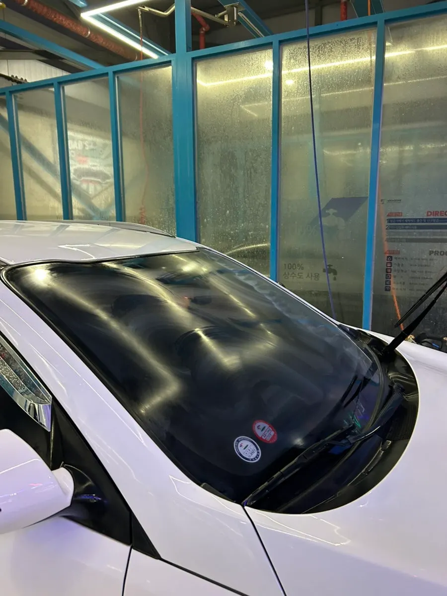 Car glass after rubbing with oil-film remover and before rinsing