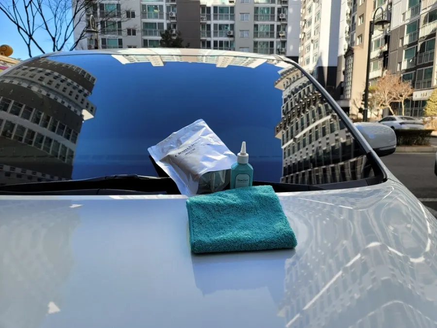 Included towel used for car oil-film removal