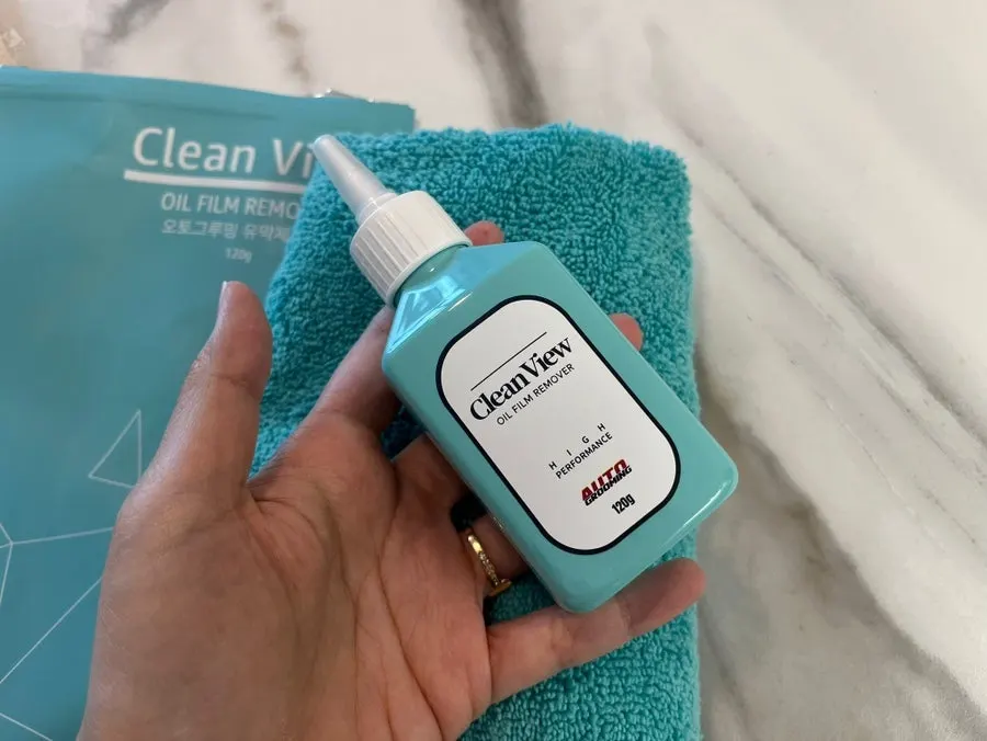 Clean View oil-film remover solution and dedicated towel