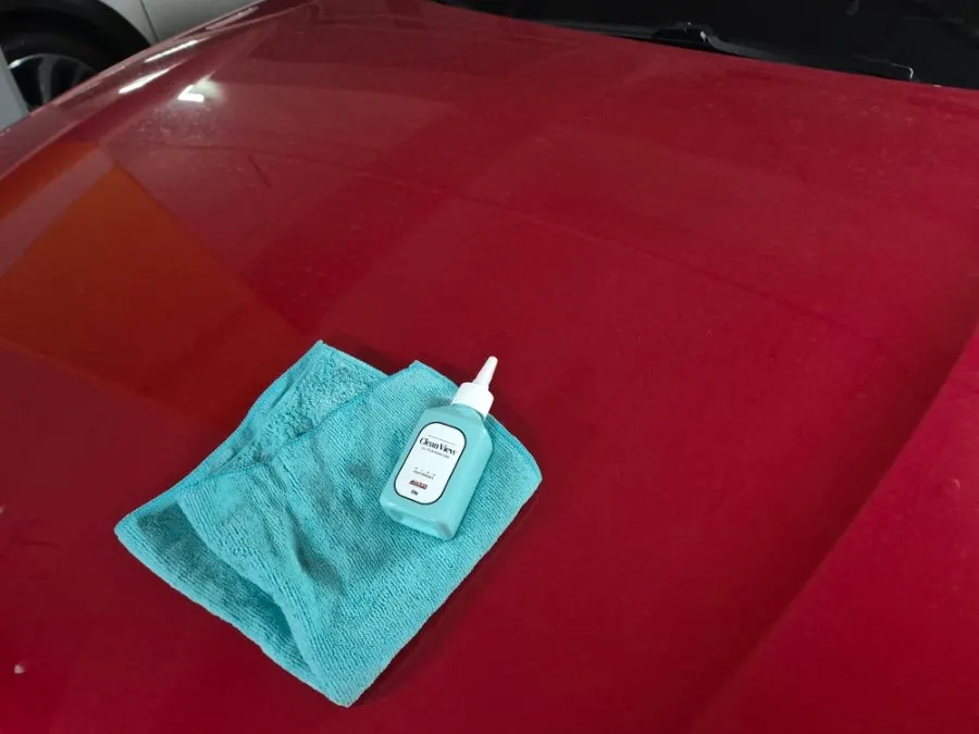Car glass maintenance using Clean View oil-film remover