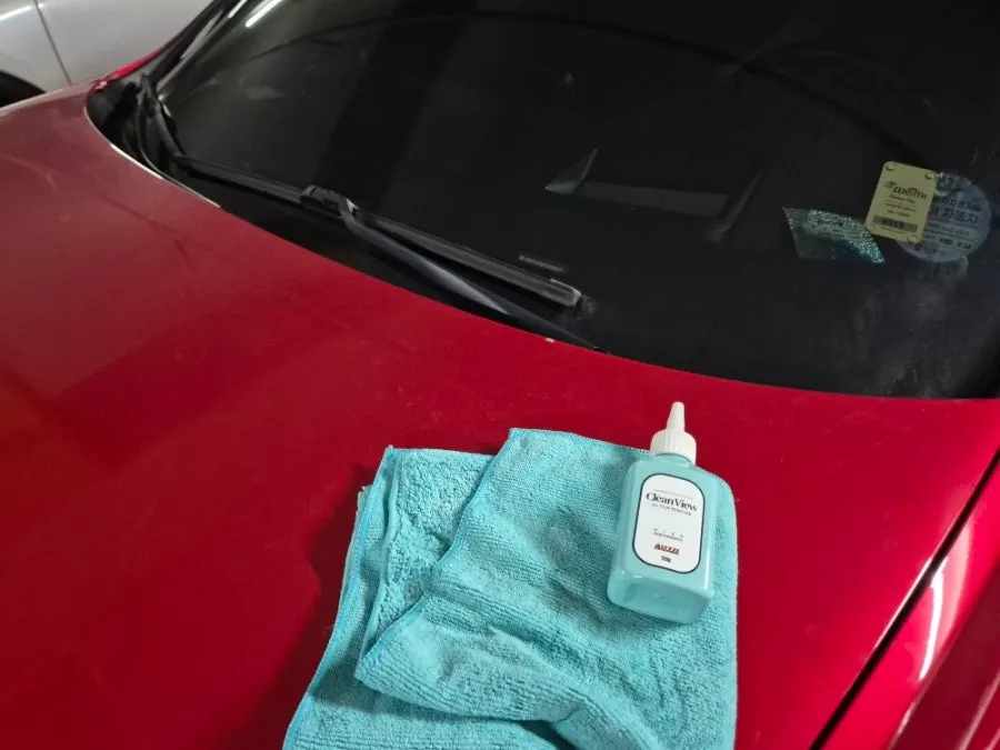 Car glass maintenance using a Clean View product