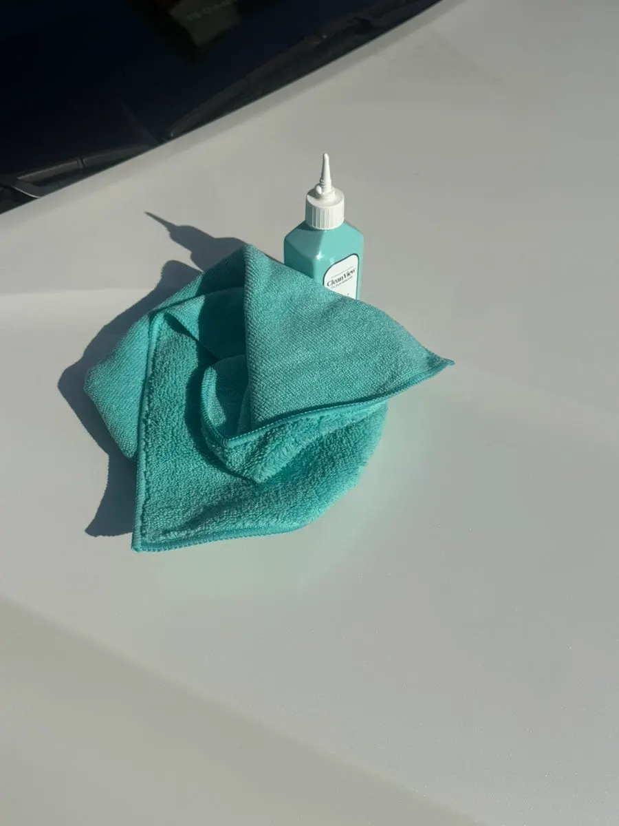 Glass surface cared for with AutoGrooming oil film remover
