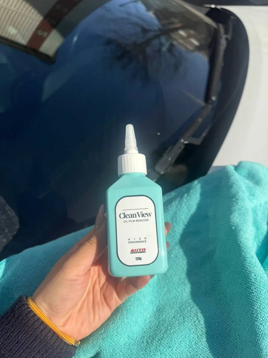 Oil film remover used for bathroom glass care