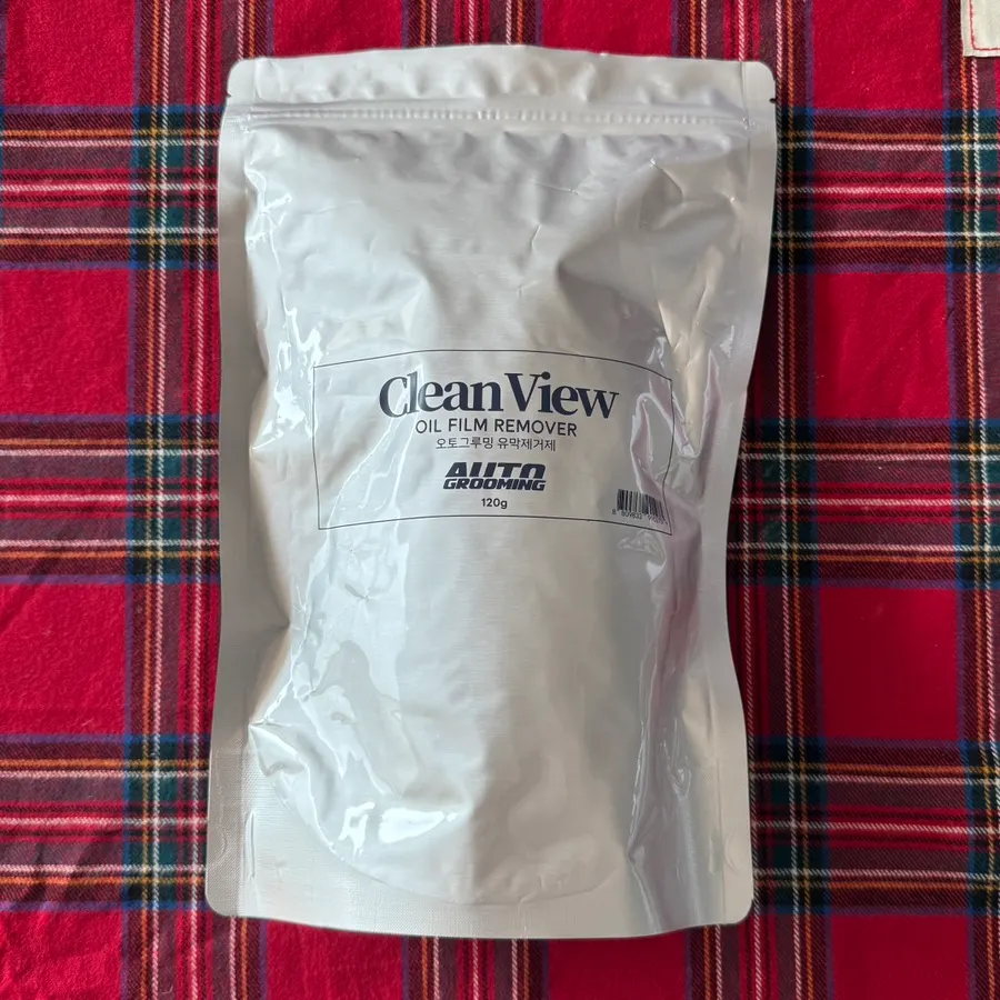 AutoGrooming Clean View oil-film remover used on car glass