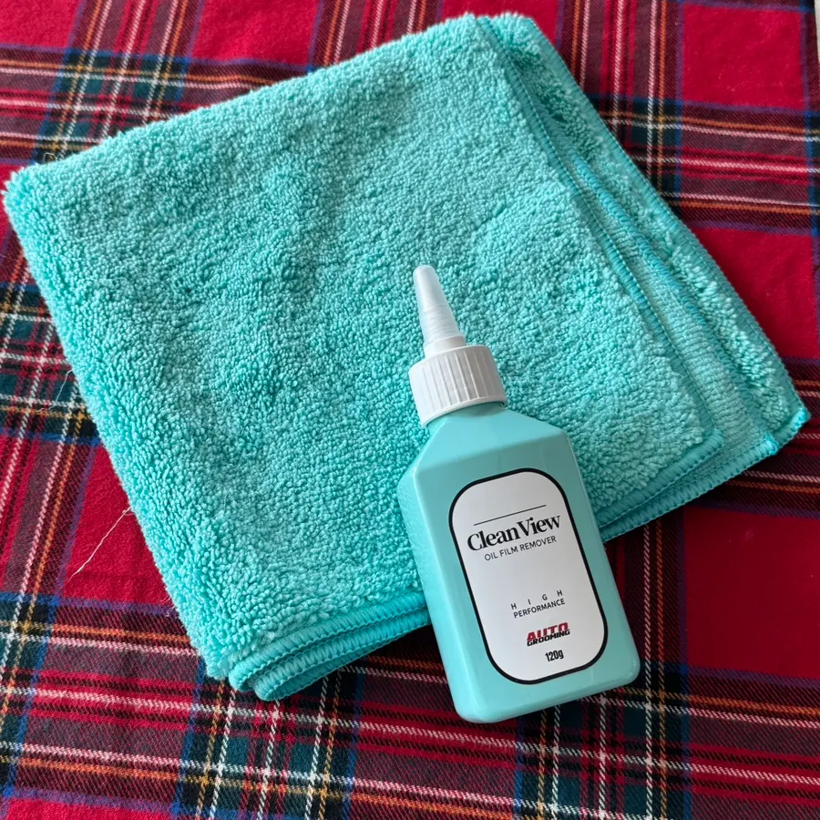 Items received with AutoGrooming Clean View oil-film remover