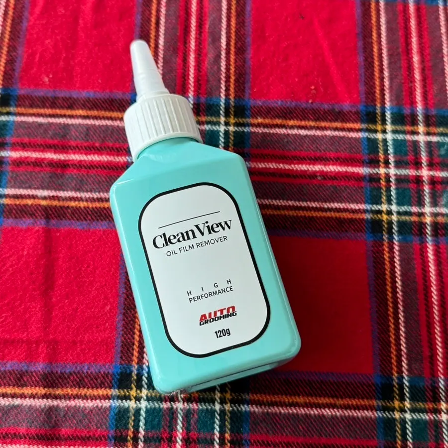 Oil-film remover and towel used to clean glass