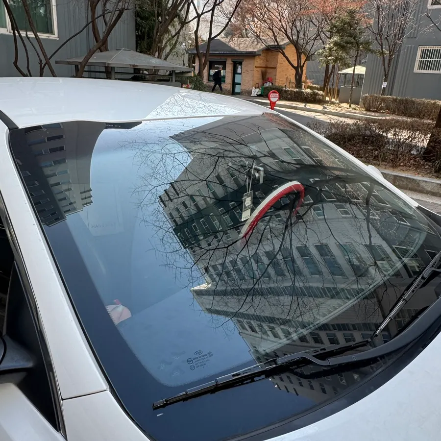 Preparing to remove oil film from K5 car glass