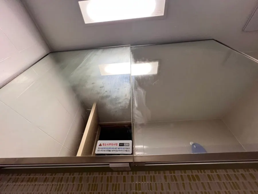 Comparing mirror fogging before and after using Clean View