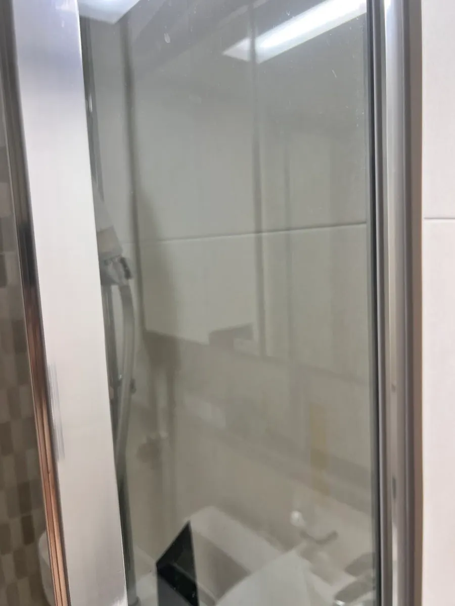 Main bedroom shower-booth glass partition to be cleaned