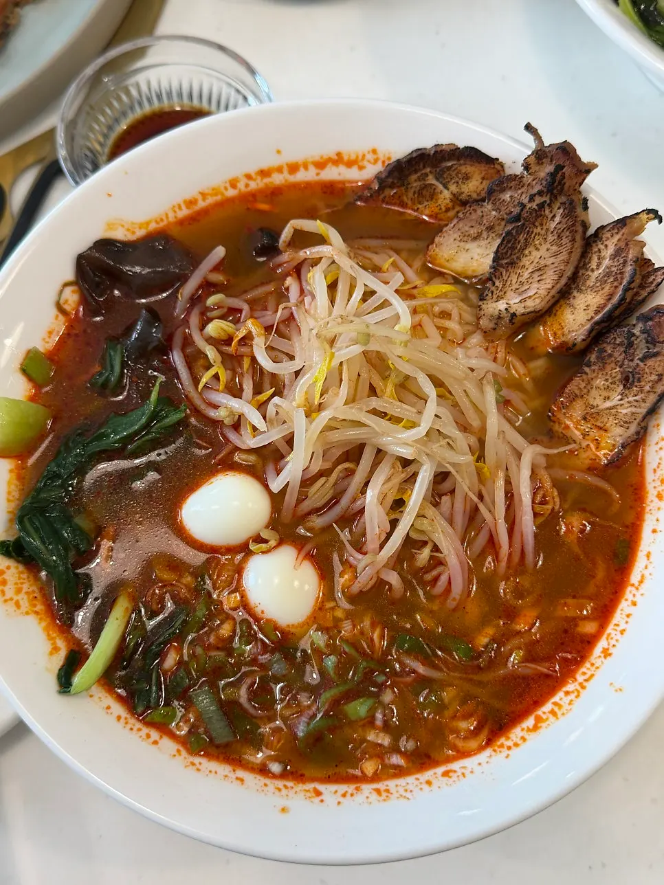 A chopstick-full of thin noodle ramyeon
