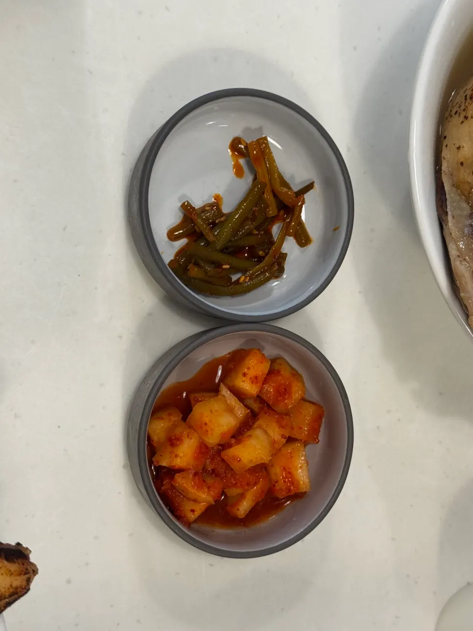 Basic side dishes: seasoned garlic stems and kkakdugi