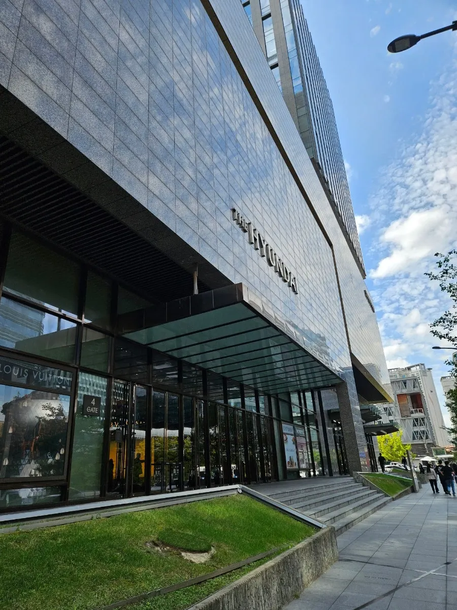 Entrance to KHODE, a beauty platform on B1 of Hyundai Department Store Pangyo