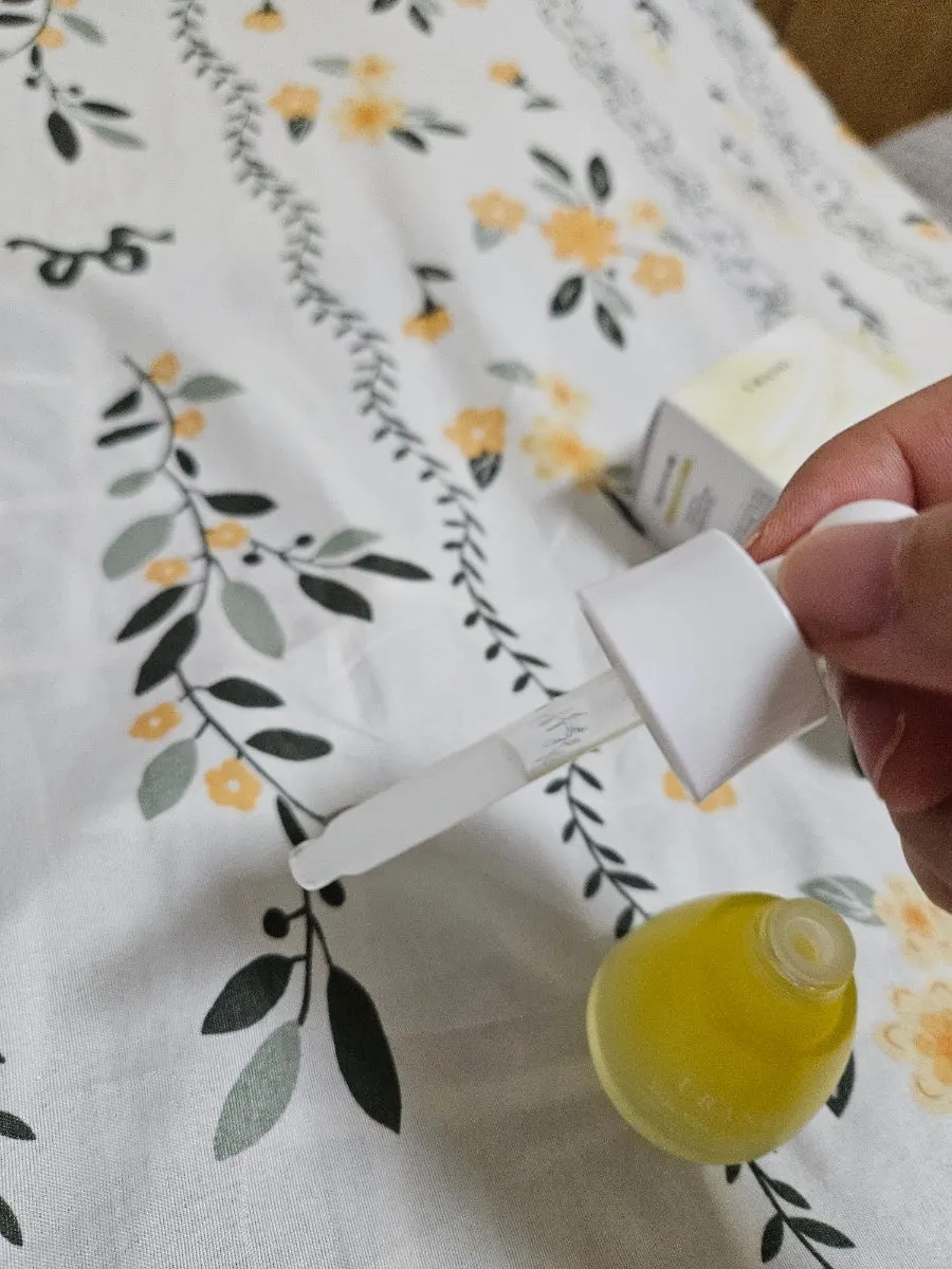 Applying the ampoule to a blemish-prone area