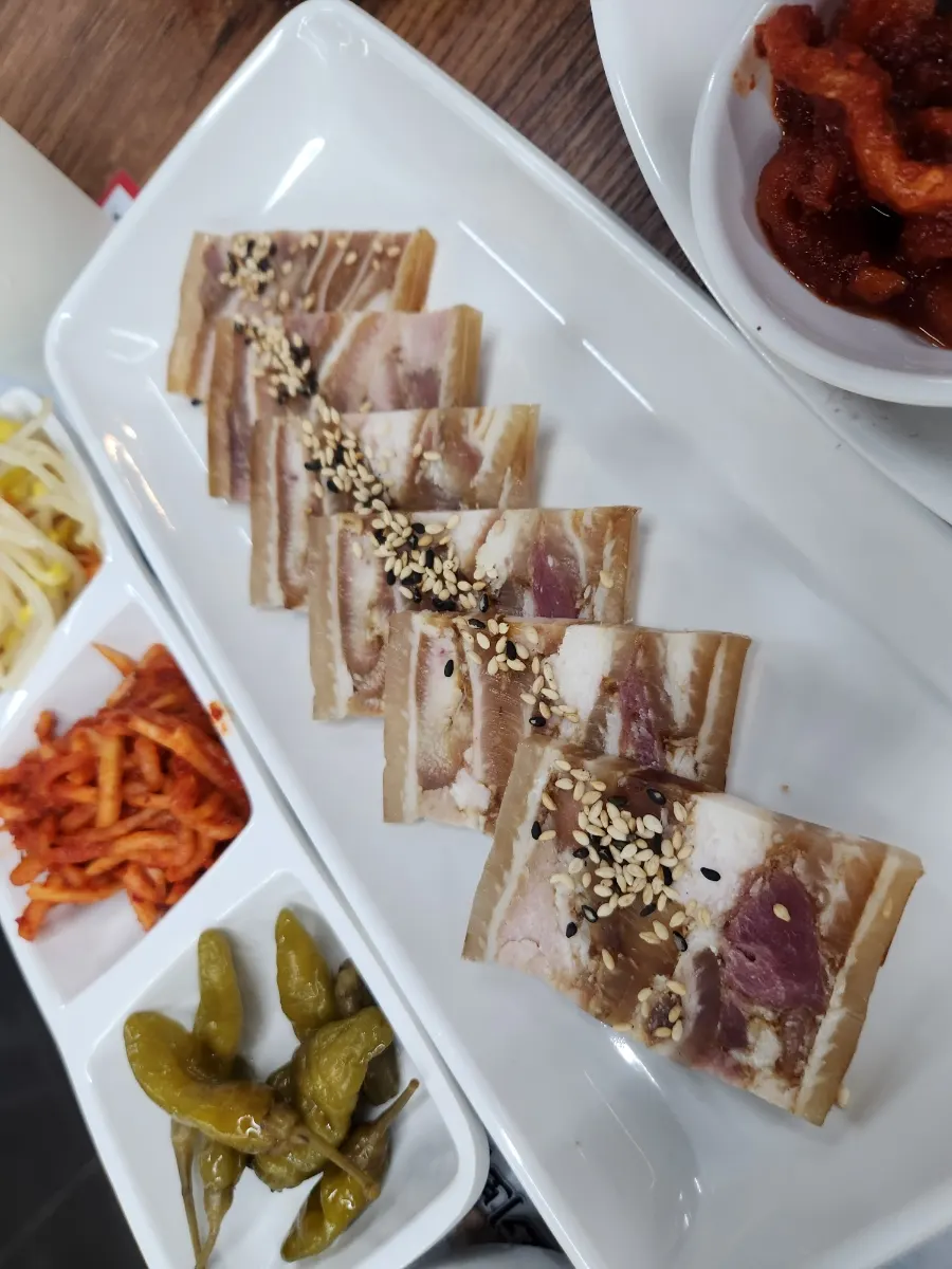 김치와 함께 싼 보쌈 한 쌈