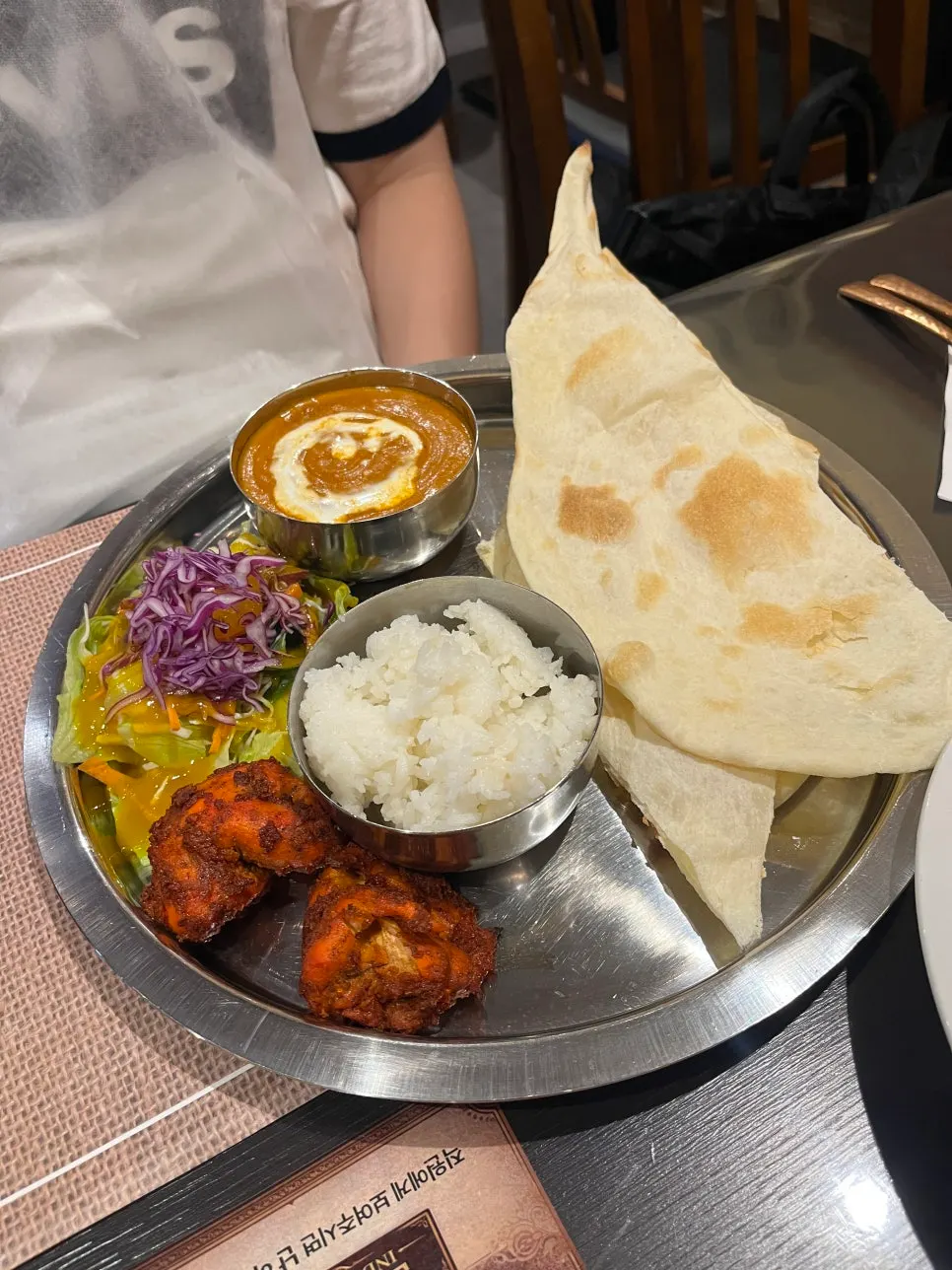 Chicken makhani made with butter and tomato base